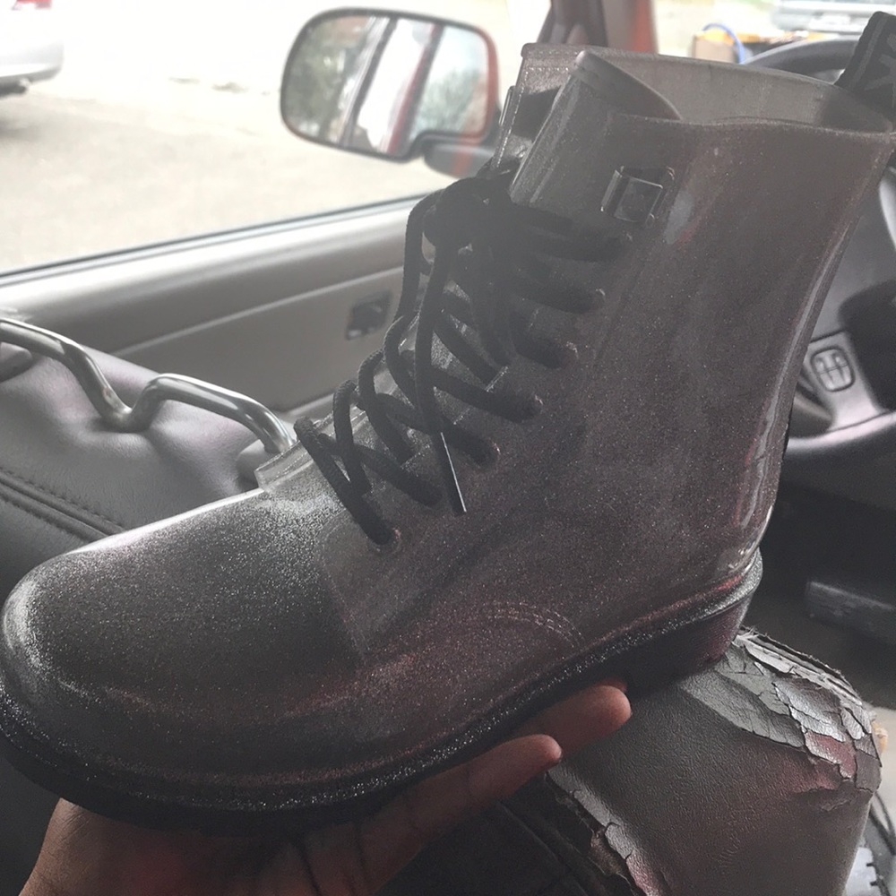 Mk- Michael kor’s boots, size7